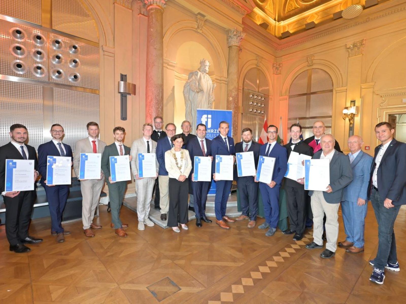 v.l.n.r.: Peter Reithuber, Severin Huemer-Kals, Andreas Gratzer, Julius Baumhackel, Christopher Strablegg, Florian Grün, Andreas Gaggl, Helmut Eichlseder, Andrea Höglinger, Christoph Steindl, Sebastian Roiser, Andreas Bachinger, Christoph Schwella, Florian Himmelbauer, Uwe-Dieter Grebe, Helmut Clemens, Josef Affenzeller, Robert Mörth ,Copyright: Foto Fischer 